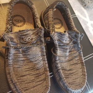 Dudes shoes size 6 like new